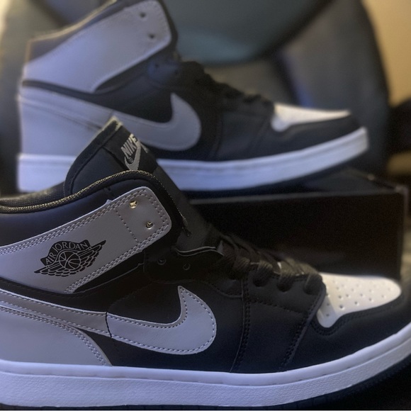 Jordan 1 Retro High “Shadows “ Brand New Size 9 - Picture 4 of 4